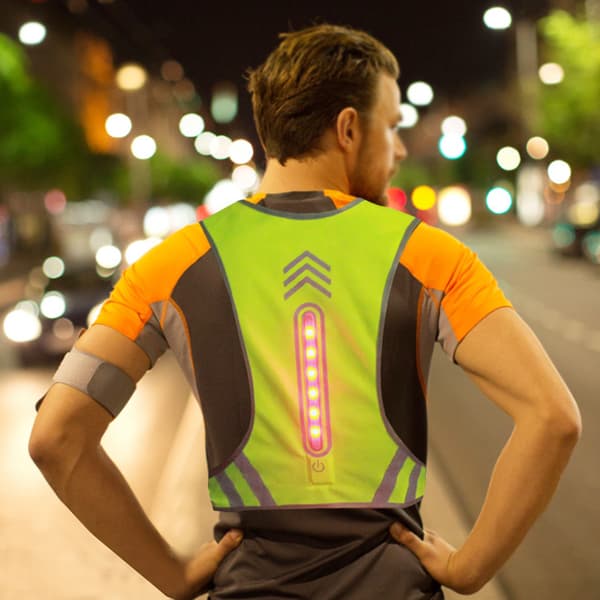Gul LED refleksvest for sykling og nattløping med 200m synlig lys