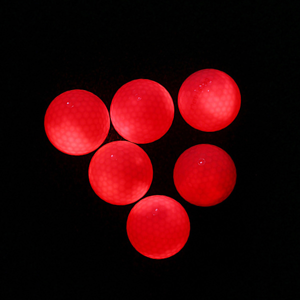 6 kpl kirkkaita LED-golfpalloja sisäänrakennetulla akulla