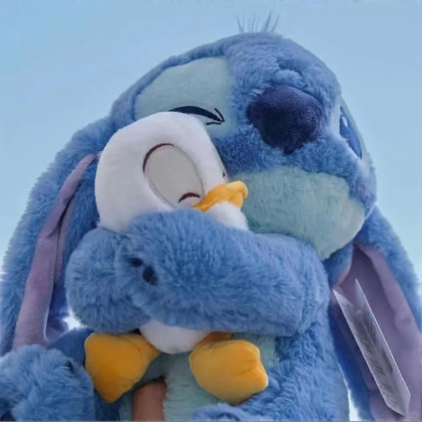 Stitch pitää ankkaa pehmolelua - söpö pariskuntalahja/syntymäpäivälahja