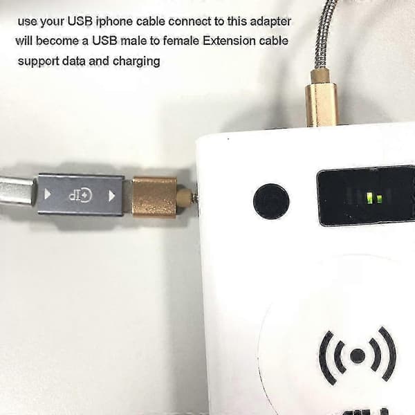 8-nastainen Lightning naaras-USB 3.0 naaraslataussovitinkaapeli, tukee pikalatausta.