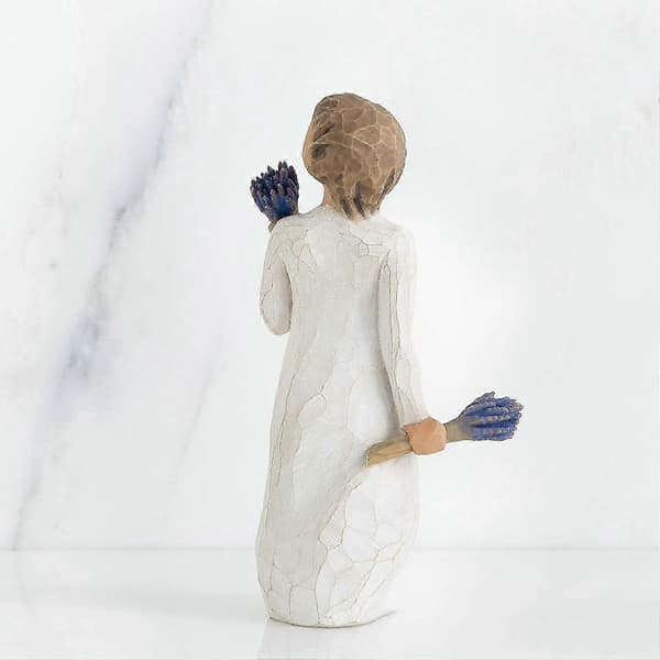 En elegant liten figur av et piletre og lavendel
