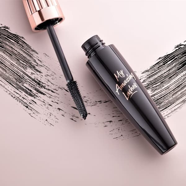 7D Mascara: Vanntett, svettesikker og smittefri; gir 3D-forlengende, volumgivende, krøllende og definerende effekter. 2pcs