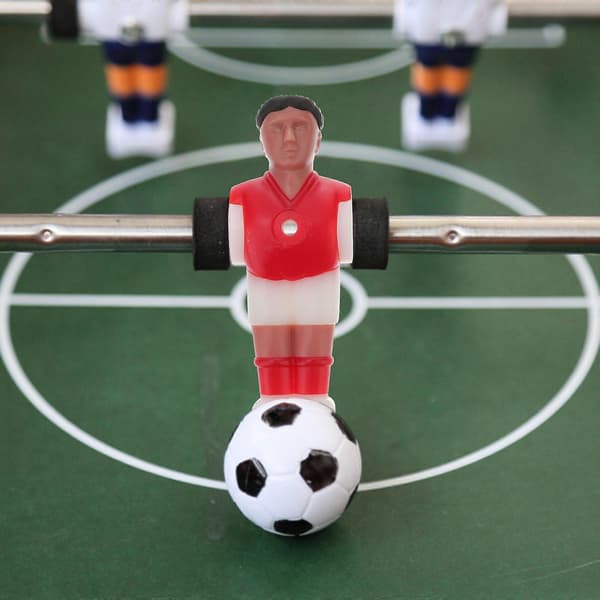 Lilla dragt mandlig bordfodboldspillerfigur, udskiftelig bordfodboldspillerfigur.
