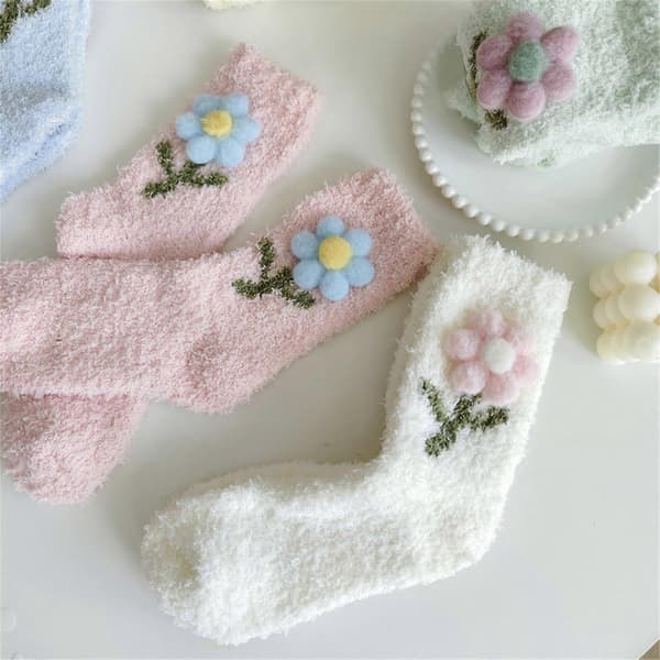 Dam-/flickvintervarma korallfleece golvstrumpor, söta 3D blommiga plyschbäddstrumpor