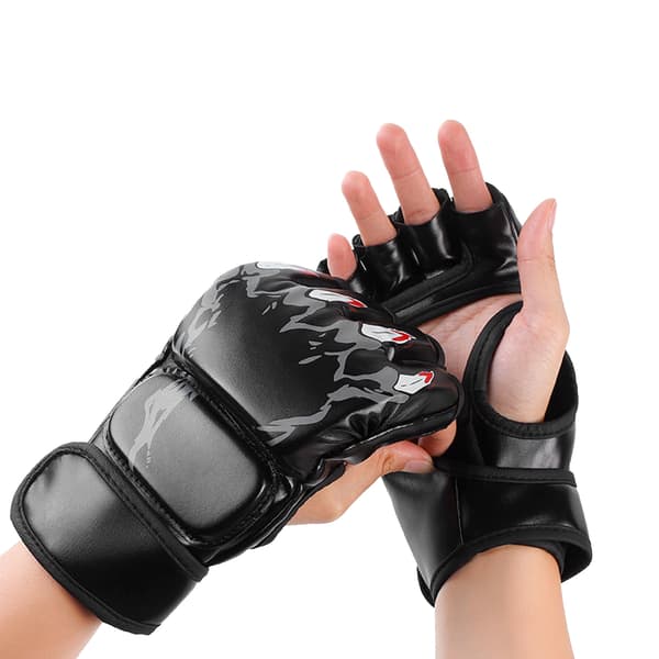 Halvfinger PU-skinn boksehansker med justerbar håndleddsstropp for boksing, kickboksing og trening.