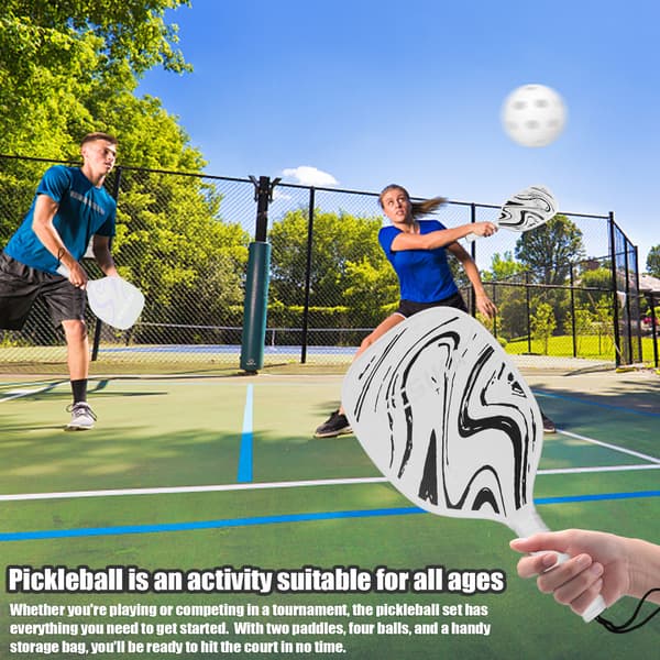 Pickleball-mailasetti, jossa 2 mailaa, 4 palloa ja säilytyslaukku