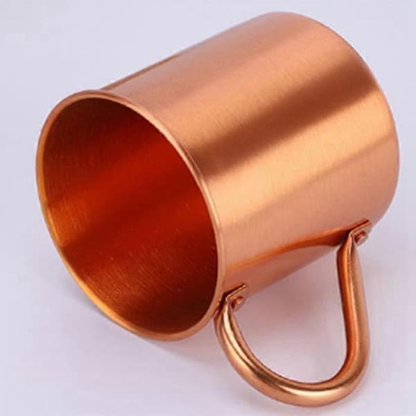 Solidt kobberkrus, minimalistisk design, med håndtak