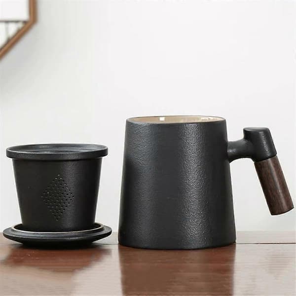 Keramikkrus med te-infuser, si og låg samt læderhåndtag.