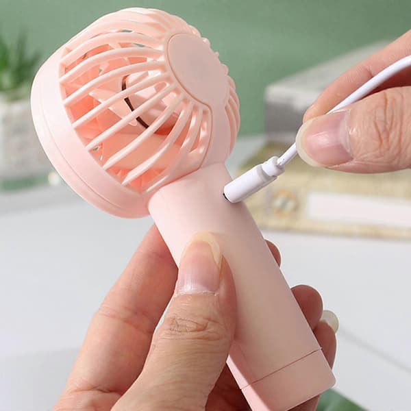 Mini USB bordventilator, mini genopladelig bærbar ventilator, tre ventilationshastigheder, pink.