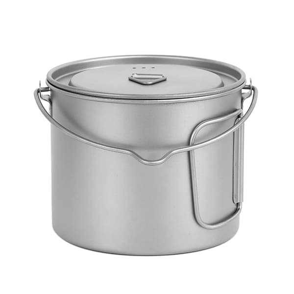 Letvægts, bærbar 1100 ml titanium campinggryde med foldbart håndtag og låg.