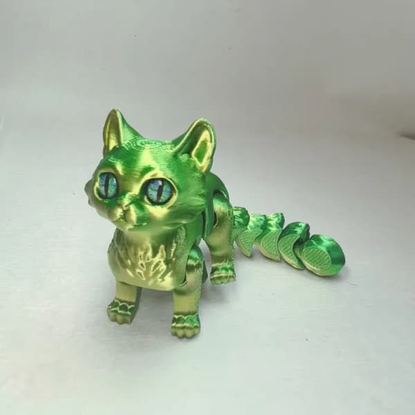 Populært 3D-printet legetøj: Besiddende Kat (12 cm lang) - Rød og blå plys