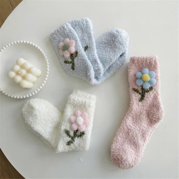 Vintervarme korallfleece gulvsokker for kvinner/jenter, søte 3D blomster plysj sengesokker