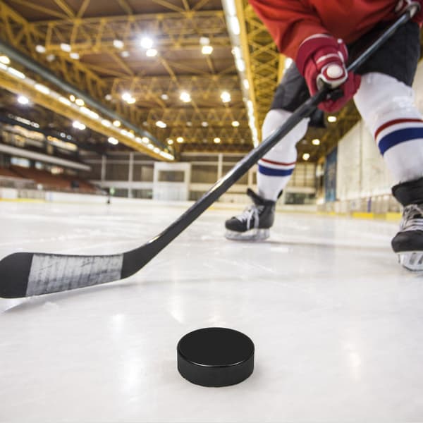 2-pack ishockeypuckar - vulkaniserat gummi, 3\" diameter, 163g - precisa skott och passningar