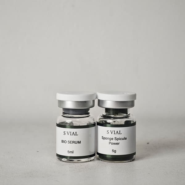Sponge Spike Microalgae-sættet indeholder 99% sponge spike mikroalger til eksfoliering, lysning af hudtonen og reduktion af pigmentering.