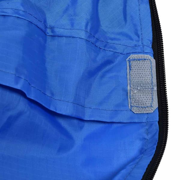 Lätt, bärbar, vikbar, vattentät regnjacka i polyester med huva för utomhusbruk (blå)