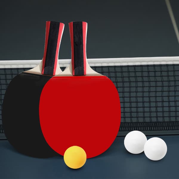 Bordtennisset för 2 spelare: 2 racketar, 3 bollar och skyddsväska
