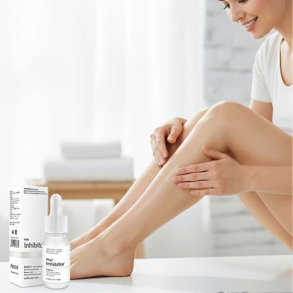 flaskor med serum för att hämma ansiktshårväxt, skonsamt reparerande serum för att hämma hårväxt.