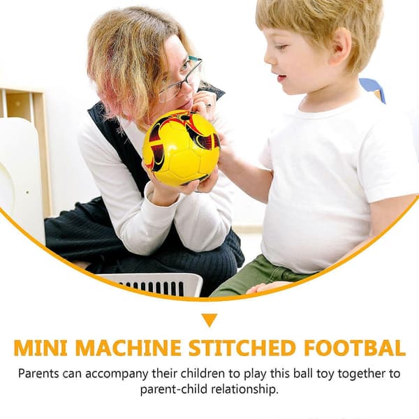 Morsom og multifunksjonell fotballleke, søt minifotball for barn (tilfeldig stil)