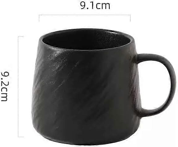 Stor kapacitet (500 ml) sort keramisk kaffekrus med hank, mikrobølgesikker.