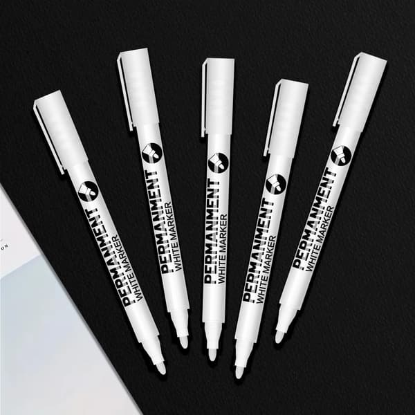 Hvit malingspenn egnet for stein, keramikk, tre, glass og stoff. 6pack