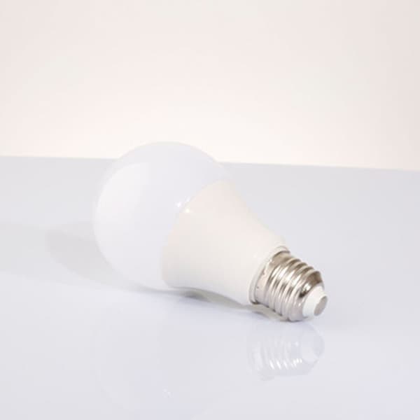 LED E27 skruvsockellampa, 9 watt (motsvarande 60 watt), varmvitt ljus, dimbar - 2-pack