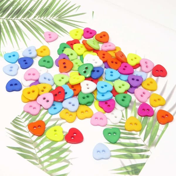 100 Resin Buttons - Heart Shaped - multifärg multicolor