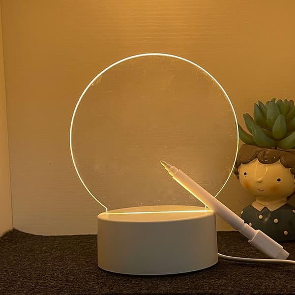 Luova LED-yövalo USB-ilmoitustaululla Shape 6