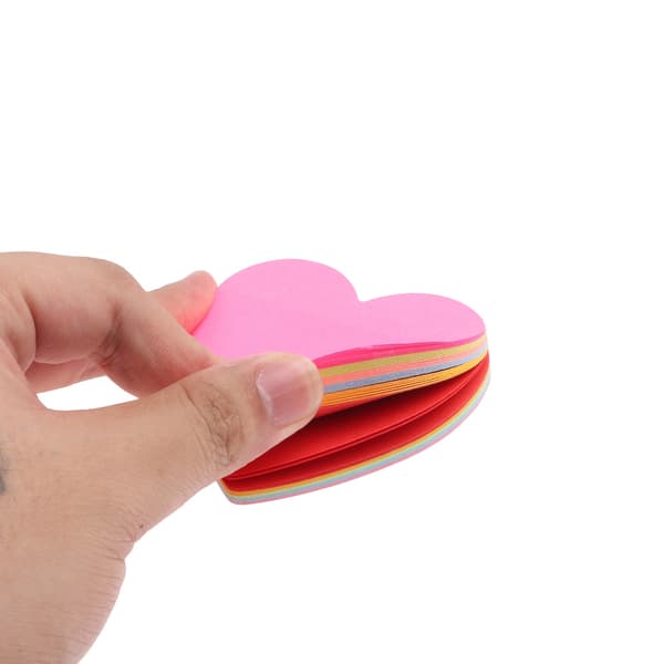 600 sticky notes, inklusive stjerneformede og hjerteformede sticky notes, otte farver og små sticky notes.