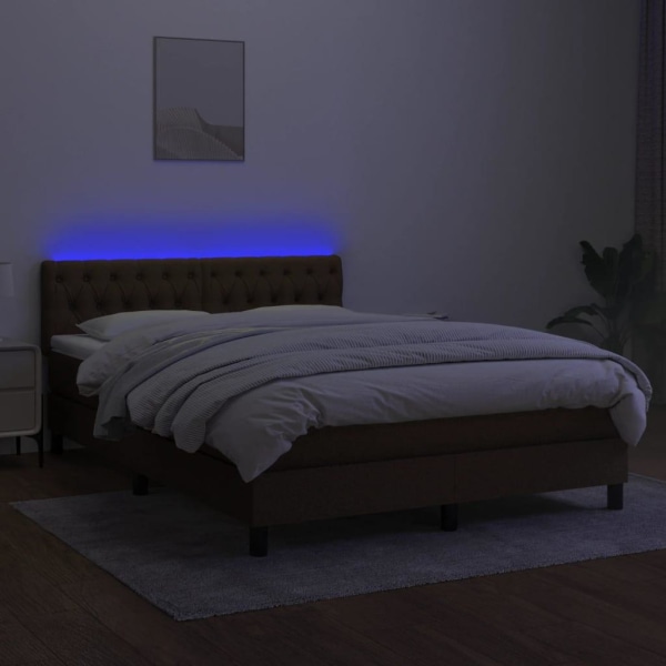 vidaXL Ramsäng med madrass & LED mörkbrun 140x190 cm tyg Brun