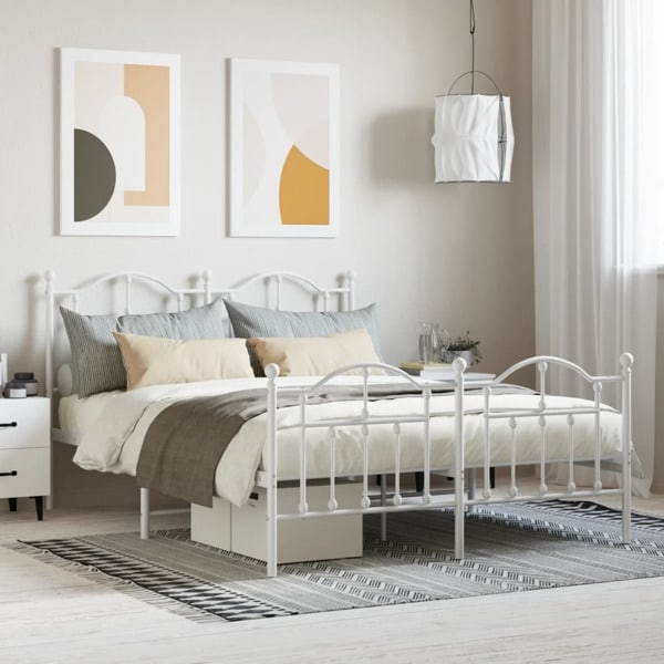 vidaXL Sängram med huvudgavel och fotgavel vit metall 140x190 cm Vit