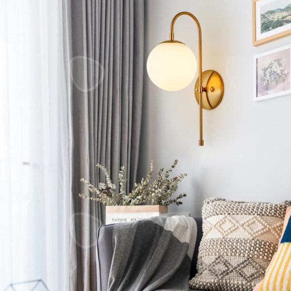 CONFO® Glasapplikation LED-lampe hvid mælkeagtig moderne nordisk stil minimalistisk soveværelse natbord stue bagvæg