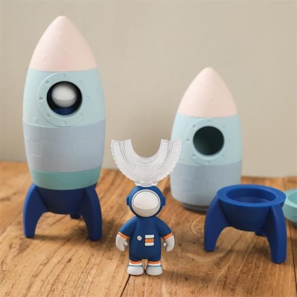 Liten pojke monterar pussel tidig utbildning spel stor partikel silikon raket matryoshka leksak astronaut