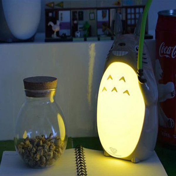 Nattelys tegneserie CONFOZEN min nabo Totoro LED Øjenbeskyttelse skrivebordslampe til læring fleksibel bøjelig rør