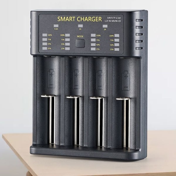 Batteriladdare - TD - 4 platser - Överbelastningsskydd - LED display - USB