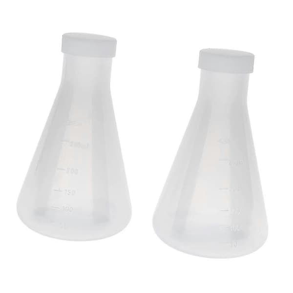 Laboratoriotasoiset muoviset Erlenmeyer-pullot, soveltuvat mittaukseen, sileät, paksuseinäiset, kaksi pulloa.