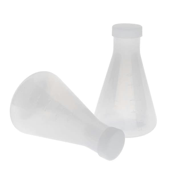 Laboratoriotasoiset muoviset Erlenmeyer-pullot, soveltuvat mittaukseen, sileät, paksuseinäiset, kaksi pulloa.