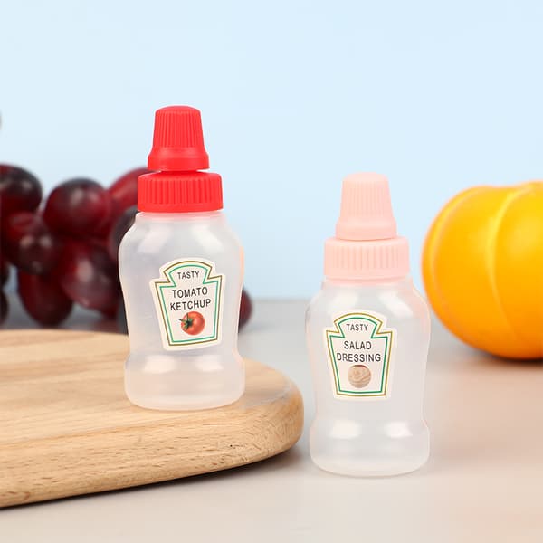 4 mini sausflasker/sett, påfyllbare med ketchup, honning og salatdressing.