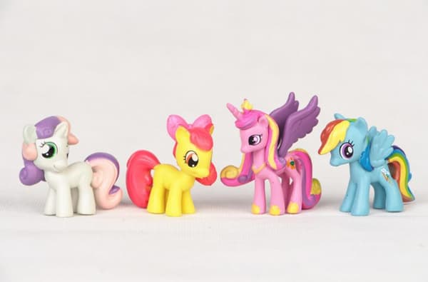 12 My Little Pony -nukkea Yellow