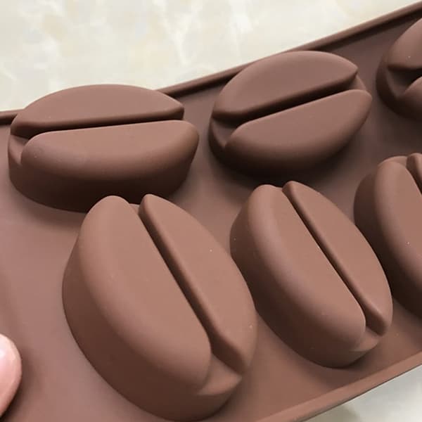 Silikonform med 7 kaffebønner, perfekt for baking av kaker.