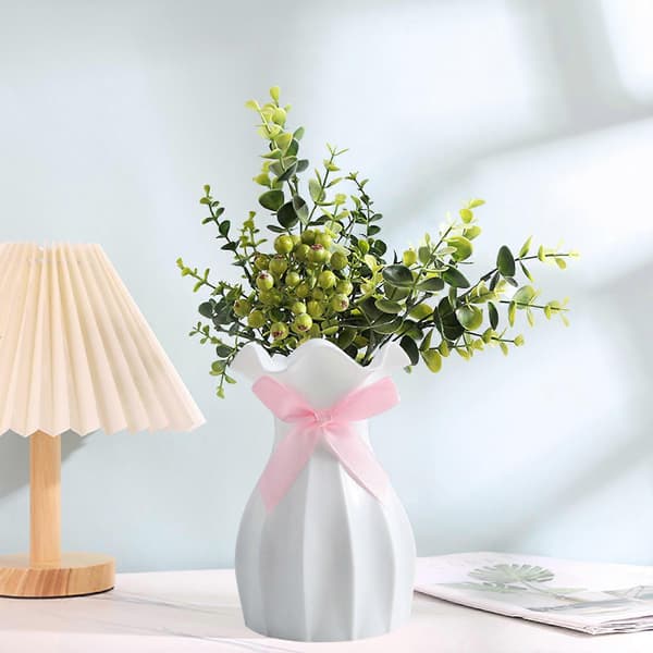 Minimalist Plastic Bottle Wedding Candy Box Personalized European Lace Plastic Vase White