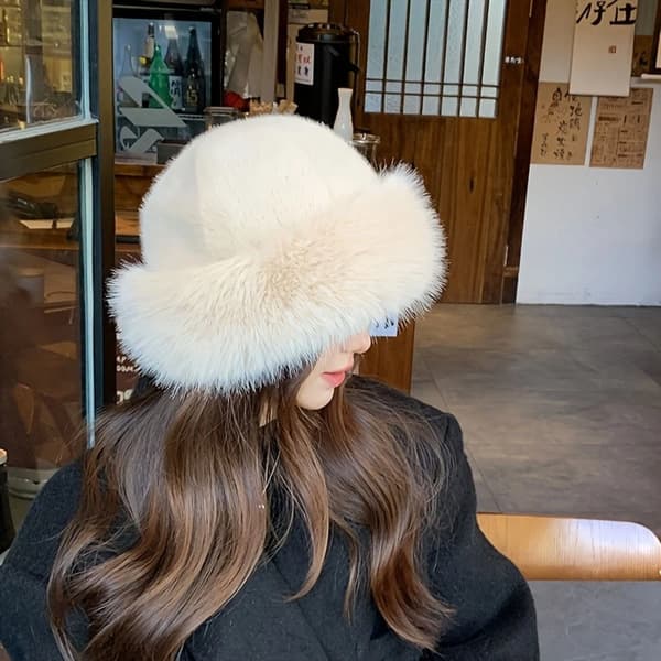 Blød og fluffy fiskerhat i imiteret pels – Oversized varm vinterhat til kvinder (hvid - 1 hat) off-white