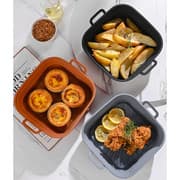Foldbar firkantet silikone airfryer form, 17,5 cm, grå.