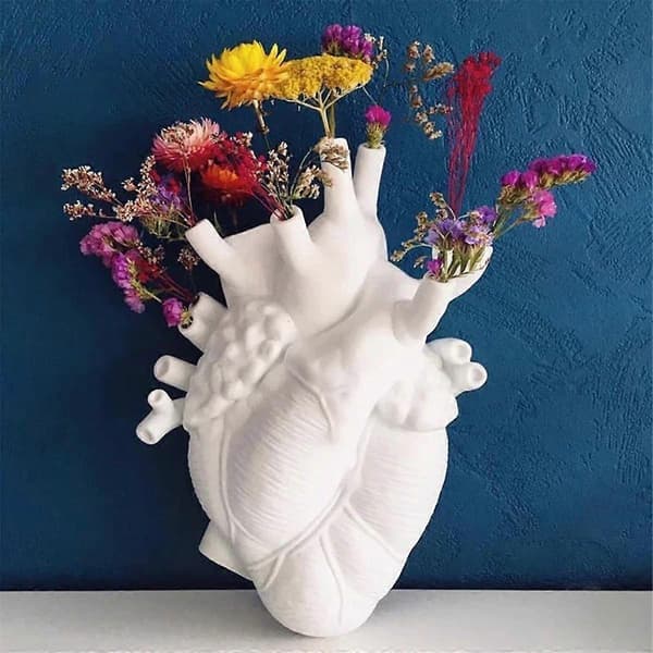Anatomisk hjerteformet harpiksvase, hjerteformet vase, skrivebordspynt, hvit.