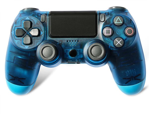 PS4-controlleren har en touchscreen og seks-akset vibration. PS4 har... F