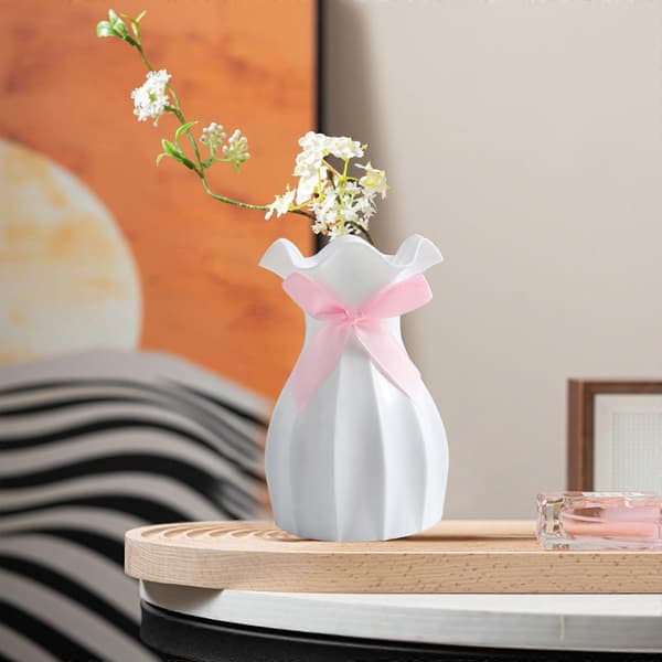 Minimalist Plastic Bottle Wedding Candy Box Personalized European Lace Plastic Vase White