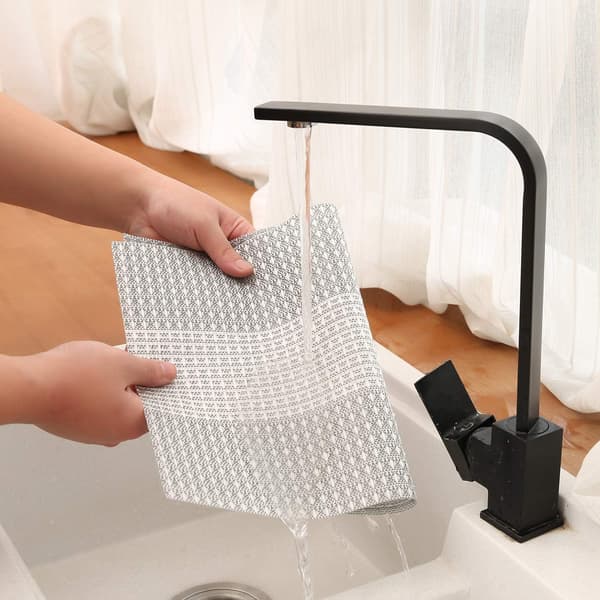 Et sett med 6 vaskbare PVC-plastbrikker (glitrende grå)