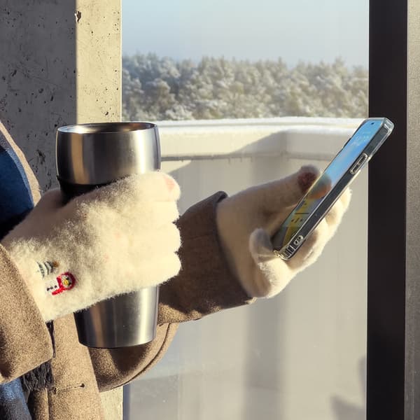 Vintertelefonhandskar för kvinnor med snögubbe och gran - rosa