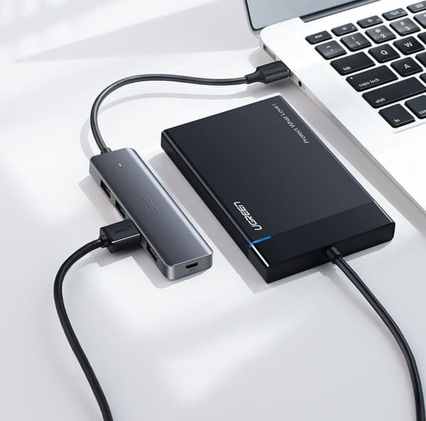 Ugreen USB Typ C-hubb - 4x USB 3.2 Gen 1 med USB-C strömport grå