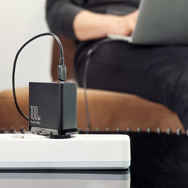 Joyroom JR-TCG04EU Svart GaN Laddare 100W 3x USB-C USB-A + USB-C