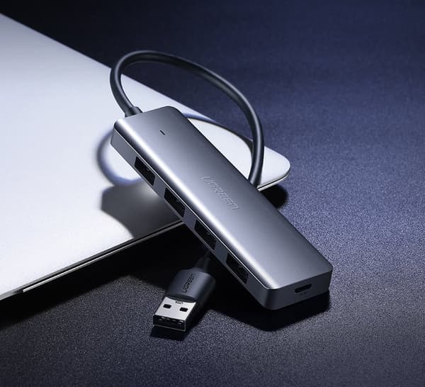 Ugreen USB Hub med 4x USB 3.2 Gen 1 och micro USB-strömport/ Grå